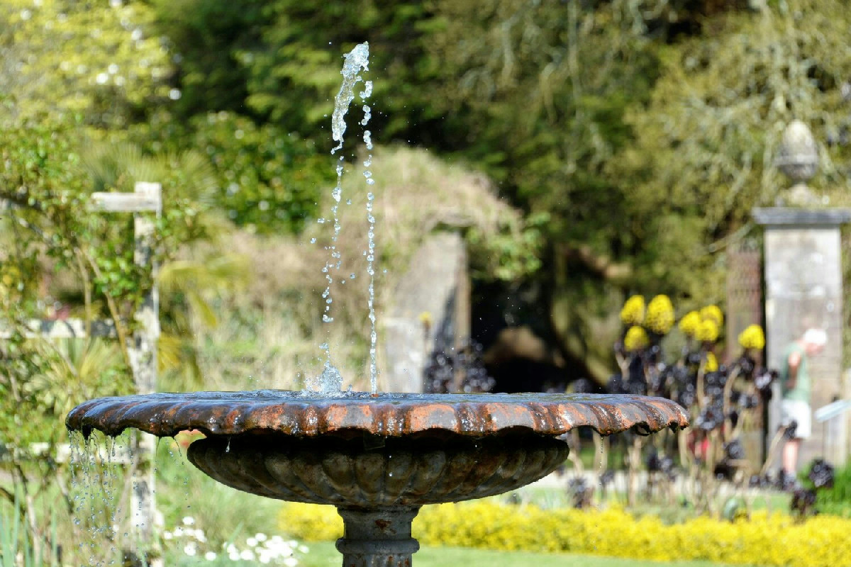 Efficienza e design delle fontane solari da giardino: l’unione tra funzionalità e estetica raffinata