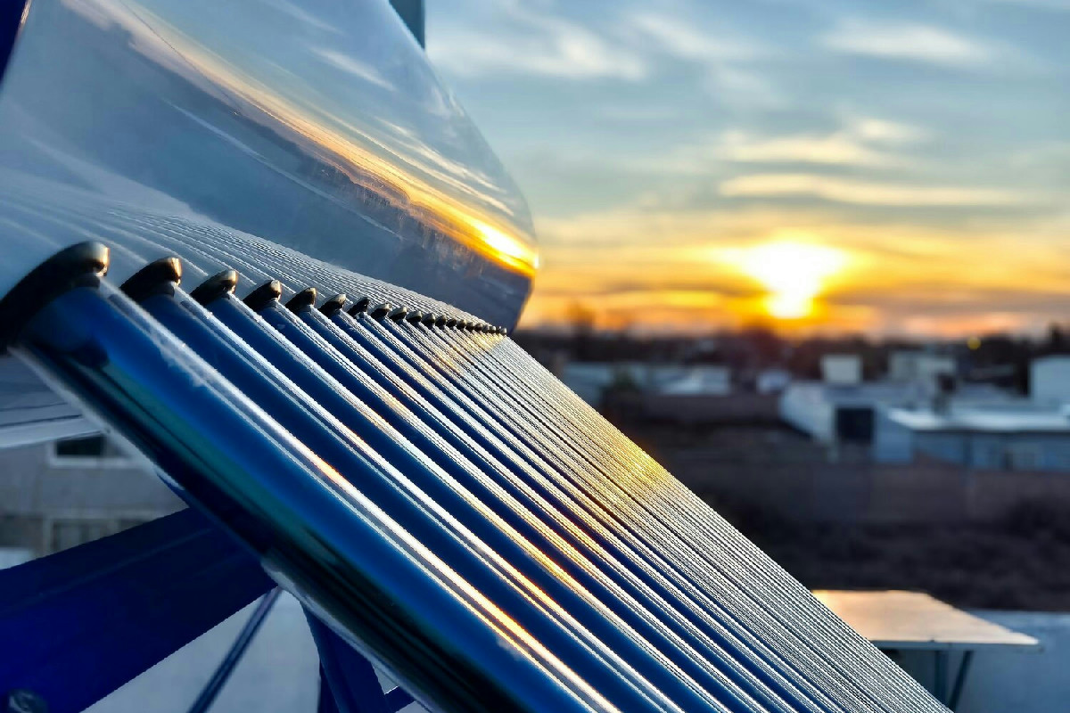 L’impianto che sostituisce la caldaia per l’acqua calda in casa: risparmio e comfort garantiti