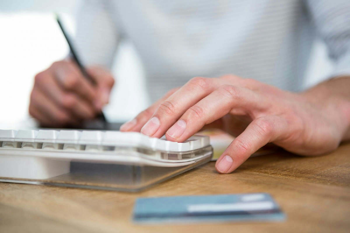 La soglia dei 10.000 euro sul conto corrente, il limite che comporta nuove attenzioni